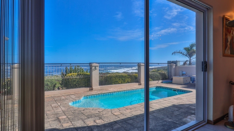 5 Bedroom Property for Sale in Sandbaai Western Cape